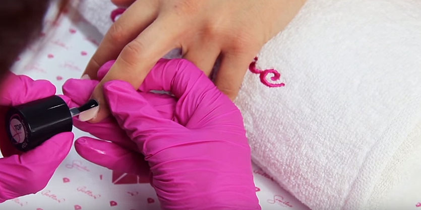 Tutoriel manucure avec du vernis en gel - Étape 4