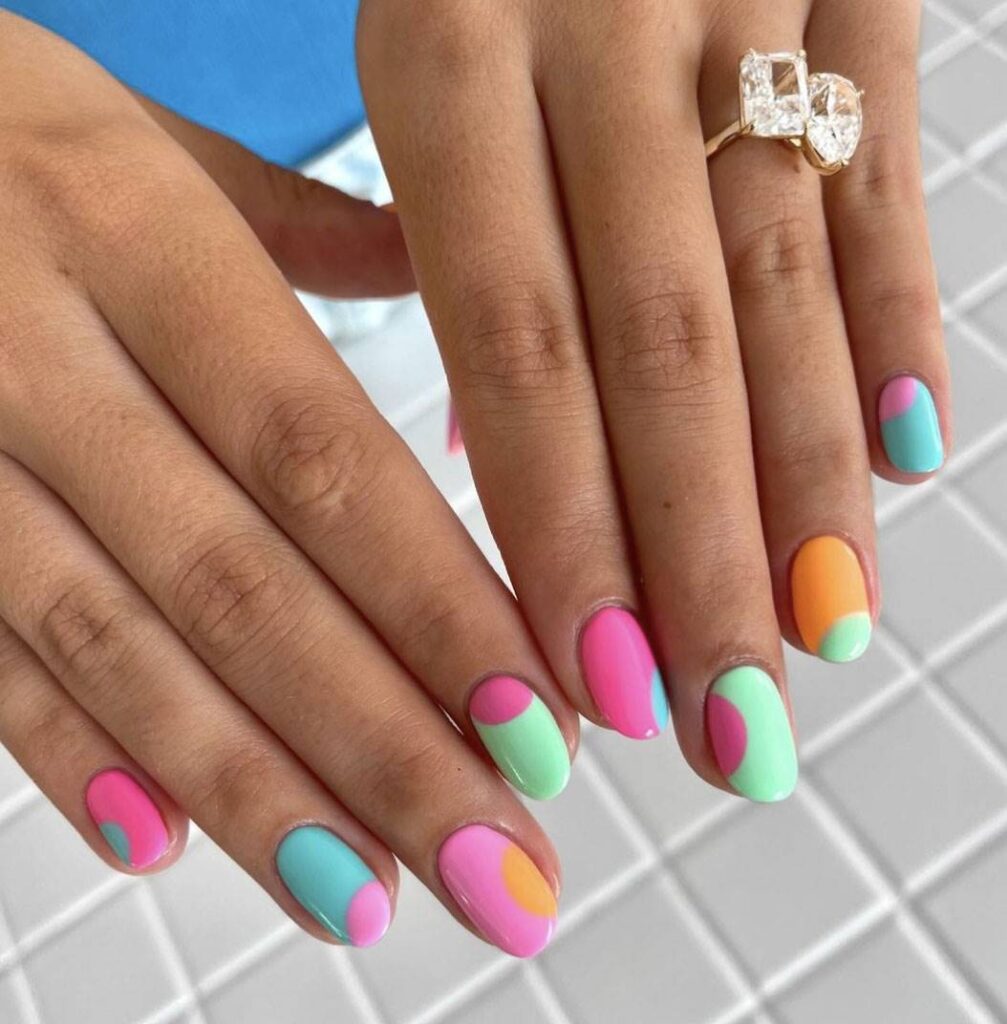 ongles ete multicolore